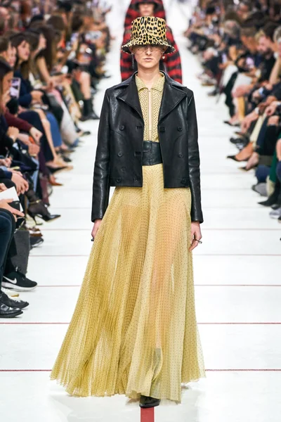 Look 17